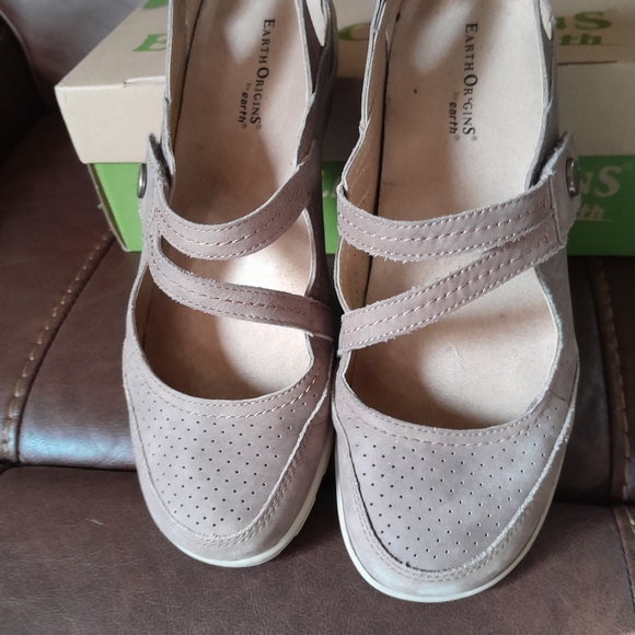 Earth Origins Taupe Flats - Picture 2 of 3